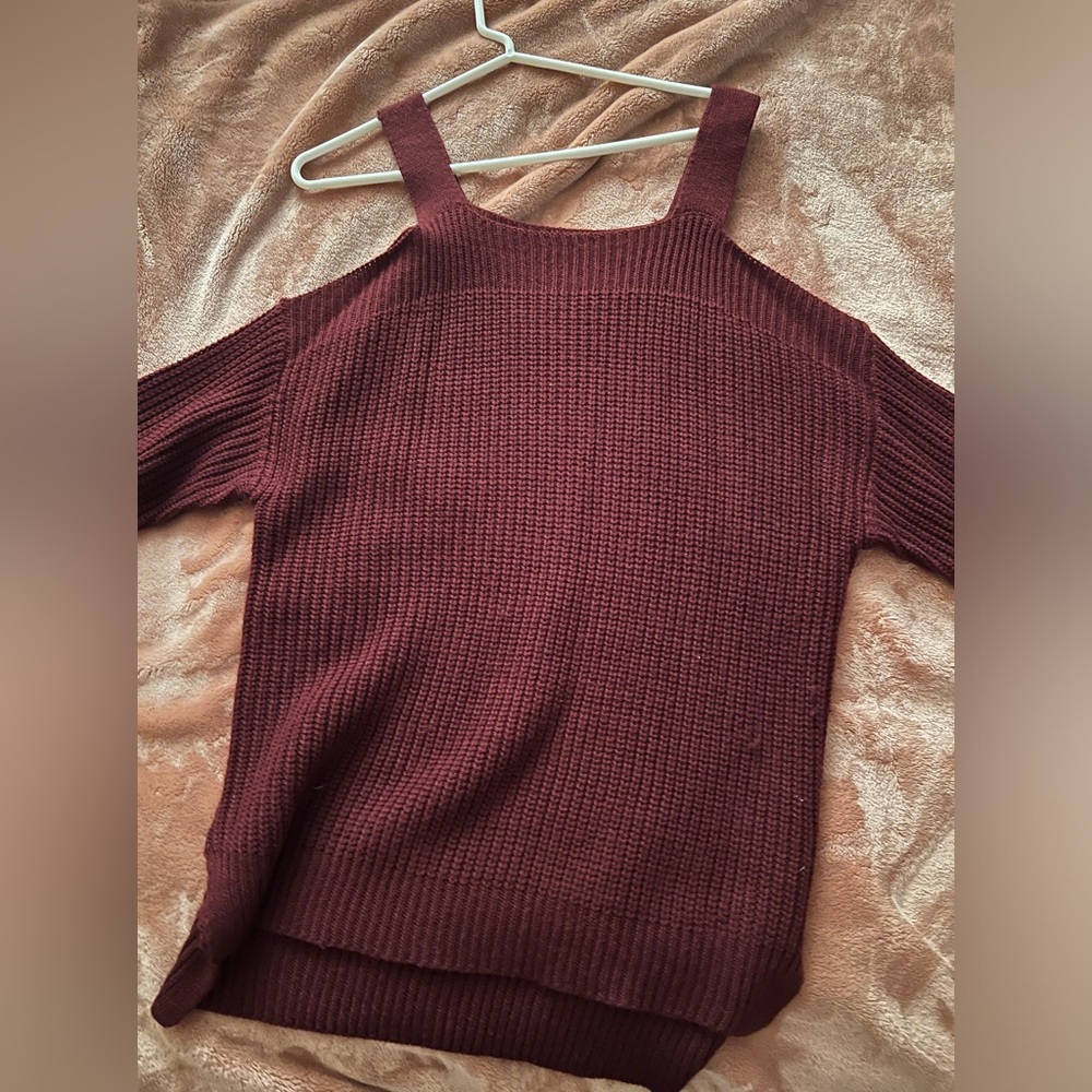 Long sleeve sweater with shoulder cut outs